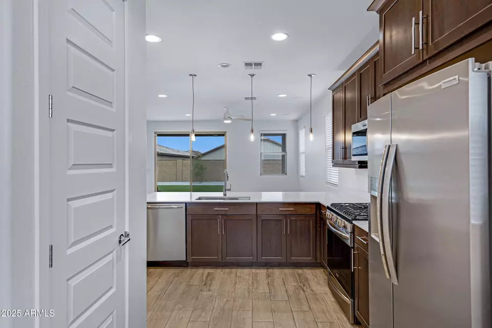 Kitchen - 2532 W Hidalgo Ave, Phoenix, AZ 85041 photo 5 of 6