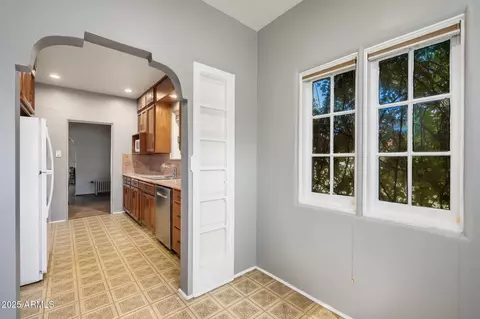 Entry Way - 15 W Medlock Dr, Phoenix, AZ 85013 photo 2 of 3