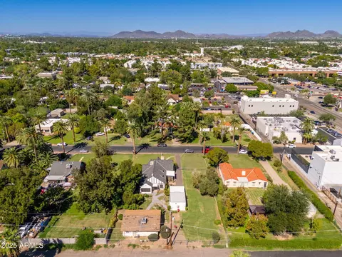 View/Area - 15 W Medlock Dr, Phoenix, AZ 85013 photo 6 of 9