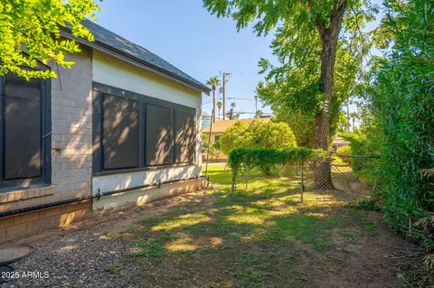 Exterior - 15 W Medlock Dr, Phoenix, AZ 85013 photo 21 of 28