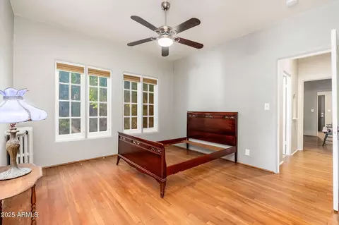 Bedroom - 15 W Medlock Dr, Phoenix, AZ 85013 photo 2 of 4
