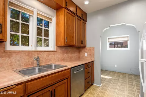 Kitchen - 15 W Medlock Dr, Phoenix, AZ 85013 photo 4 of 7