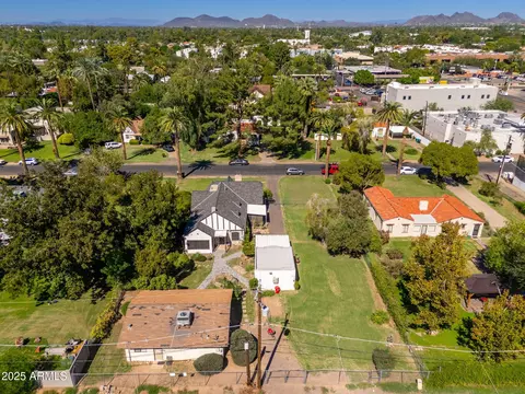 View/Area - 15 W Medlock Dr, Phoenix, AZ 85013 photo 4 of 9