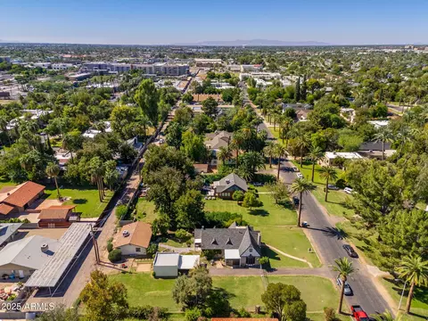 View/Area - 15 W Medlock Dr, Phoenix, AZ 85013 photo 7 of 9