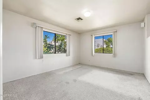 Bedroom - 15 W Medlock Dr, Phoenix, AZ 85013 photo 3 of 4