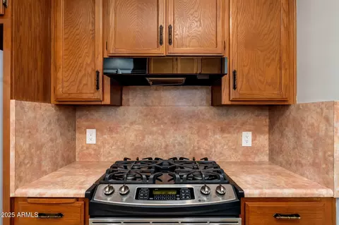 Kitchen - 15 W Medlock Dr, Phoenix, AZ 85013 photo 3 of 7