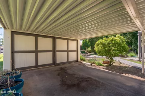 Exterior - 15 W Medlock Dr, Phoenix, AZ 85013 photo 17 of 28