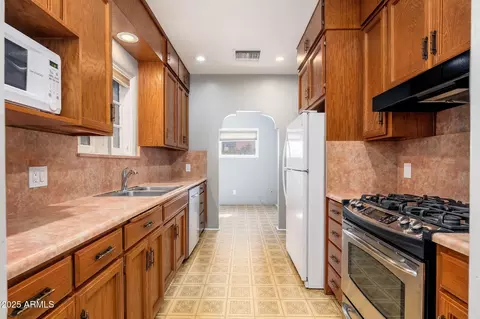 Kitchen - 15 W Medlock Dr, Phoenix, AZ 85013 photo 1 of 7