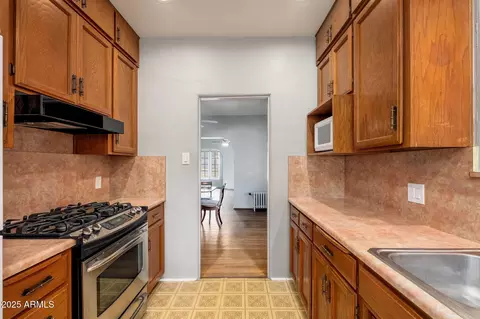 Kitchen - 15 W Medlock Dr, Phoenix, AZ 85013 photo 2 of 7