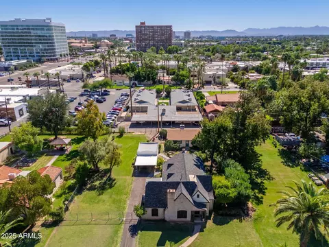 View/Area - 15 W Medlock Dr, Phoenix, AZ 85013 photo 1 of 9
