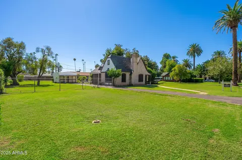 Exterior - 15 W Medlock Dr, Phoenix, AZ 85013 photo 4 of 28