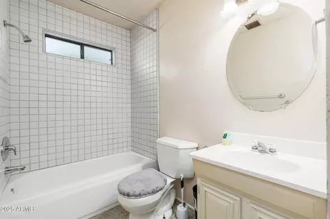 Bath - 15 W Medlock Dr, Phoenix, AZ 85013 photo 3 of 3
