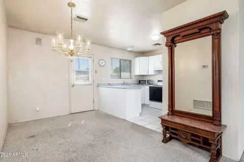 Dining - 15 W Medlock Dr, Phoenix, AZ 85013 photo 4 of 4