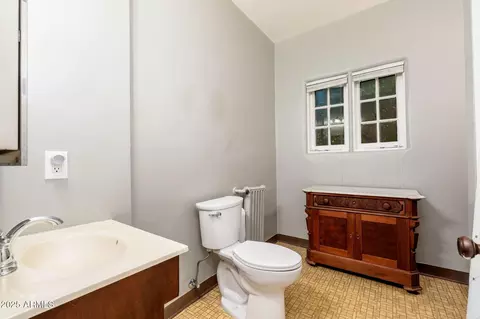Bath - 15 W Medlock Dr, Phoenix, AZ 85013 photo 1 of 3