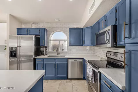Kitchen - 14838 S 46th Pl, Phoenix, AZ 85044 photo 4 of 4