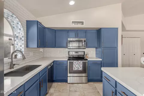 Kitchen - 14838 S 46th Pl, Phoenix, AZ 85044 photo 2 of 4