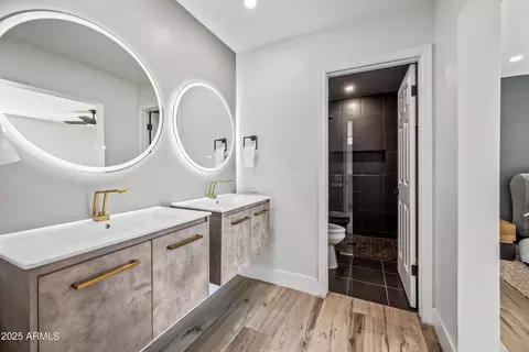 Bath - 3820 E Carol Ann Way, Phoenix, AZ 85032 photo 2 of 6