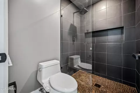 Bath - 3820 E Carol Ann Way, Phoenix, AZ 85032 photo 3 of 6