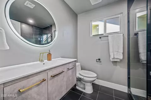 Bath - 3820 E Carol Ann Way, Phoenix, AZ 85032 photo 5 of 6