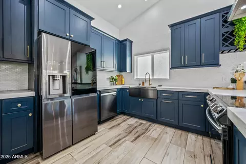 Kitchen - 3820 E Carol Ann Way, Phoenix, AZ 85032 photo 3 of 9