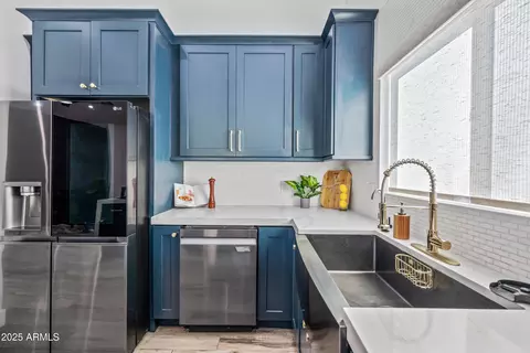 Kitchen - 3820 E Carol Ann Way, Phoenix, AZ 85032 photo 5 of 9