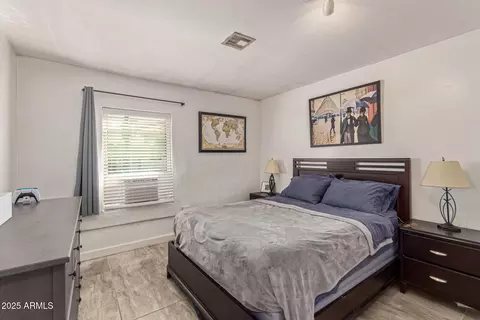 Bedroom - 1331 E Indianola Ave, Phoenix, AZ 85014 photo 1 of 3
