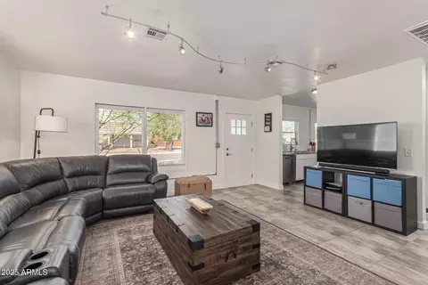 Living - 1331 E Indianola Ave, Phoenix, AZ 85014 photo 1 of 4