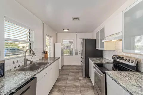 Kitchen - 1331 E Indianola Ave, Phoenix, AZ 85014 photo 1 of 2