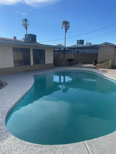 Exterior - 9827 N 17th Dr, Phoenix, AZ 85021 photo 2 of 7