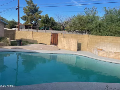 Exterior - 9827 N 17th Dr, Phoenix, AZ 85021 photo 6 of 7