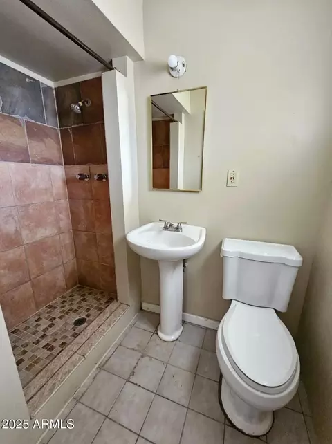 Bath - 9827 N 17th Dr, Phoenix, AZ 85021 photo 2 of 2