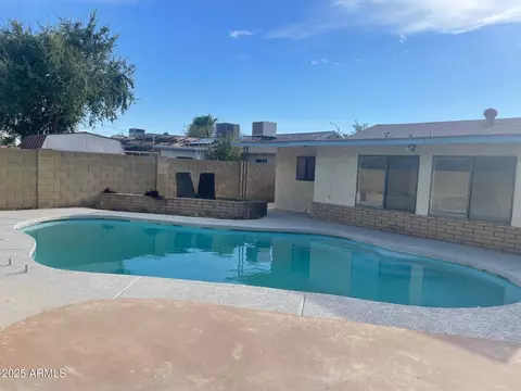 Exterior - 9827 N 17th Dr, Phoenix, AZ 85021 photo 5 of 7