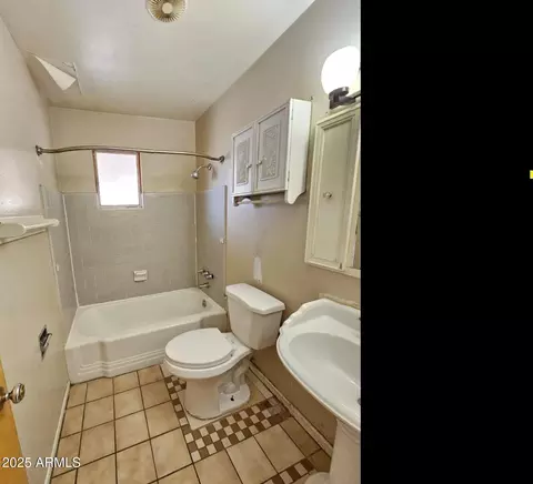 Bath - 9827 N 17th Dr, Phoenix, AZ 85021 photo 1 of 2