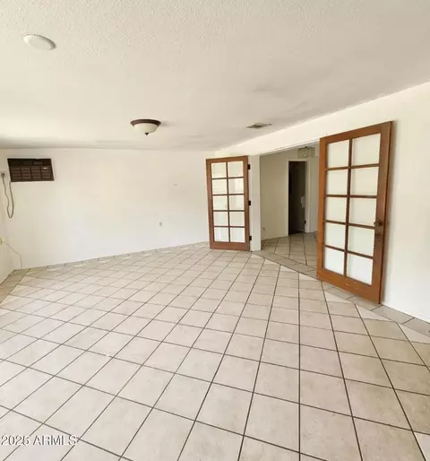 Living - 9827 N 17th Dr, Phoenix, AZ 85021 photo 2 of 4