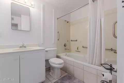 Bath - 3919 W Stella Ln, Phoenix, AZ 85019 photo 2 of 2