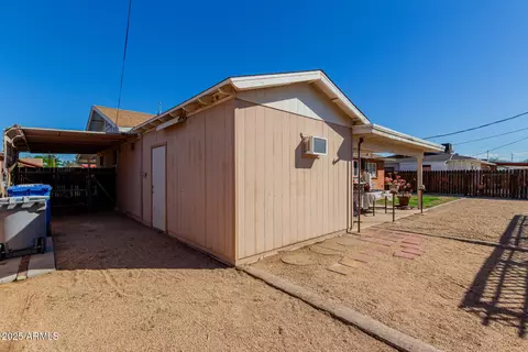 Exterior - 3919 W Stella Ln, Phoenix, AZ 85019 photo 6 of 7