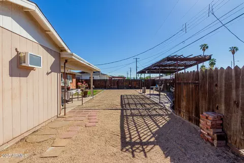 Exterior - 3919 W Stella Ln, Phoenix, AZ 85019 photo 5 of 7