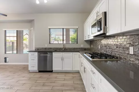 Kitchen - 4714 E Prickly Pear Trl, Phoenix, AZ 85050 photo 2 of 2