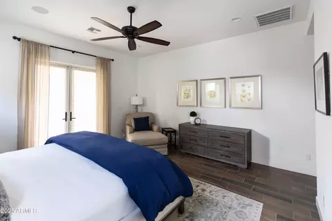 Bedroom - 3919 E Sheila Ln, Phoenix, AZ 85018 photo 4 of 6