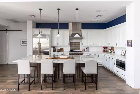 Kitchen - 3919 E Sheila Ln, Phoenix, AZ 85018 photo 1 of 10