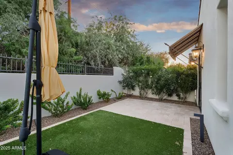 Exterior - 3919 E Sheila Ln, Phoenix, AZ 85018 photo 7 of 15