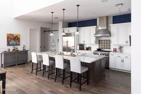 Kitchen - 3919 E Sheila Ln, Phoenix, AZ 85018 photo 3 of 10