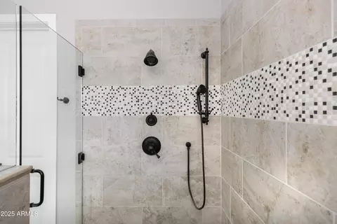 Bath - 3919 E Sheila Ln, Phoenix, AZ 85018 photo 7 of 14