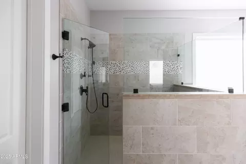 Bath - 3919 E Sheila Ln, Phoenix, AZ 85018 photo 5 of 14