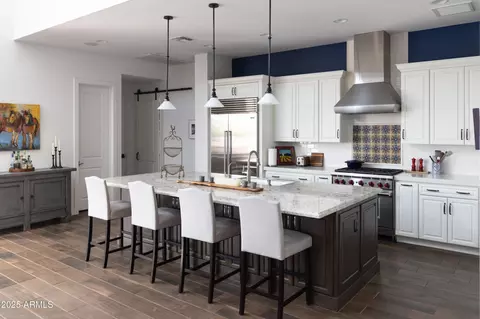 Kitchen - 3919 E Sheila Ln, Phoenix, AZ 85018 photo 2 of 10