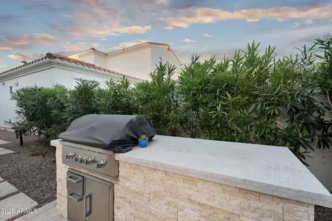 Exterior - 3919 E Sheila Ln, Phoenix, AZ 85018 photo 6 of 15