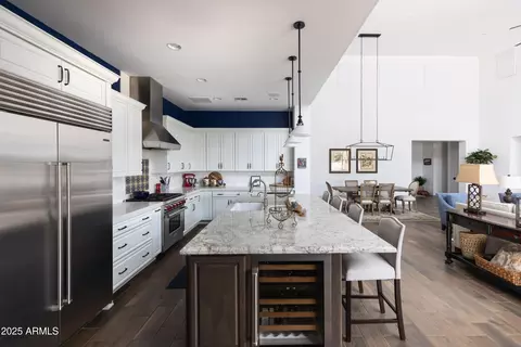 Kitchen - 3919 E Sheila Ln, Phoenix, AZ 85018 photo 8 of 10