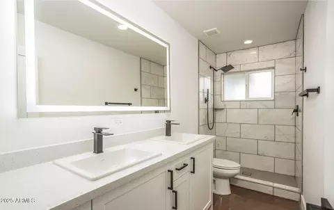Bath - 4729 N 24th St, Phoenix, AZ 85016 photo 2 of 2