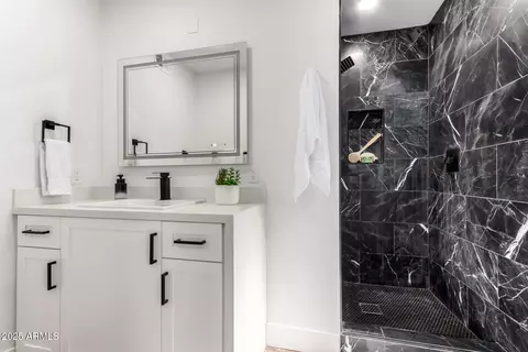 Bath - 4735 N 24th St, Phoenix, AZ 85016 photo 1 of 3
