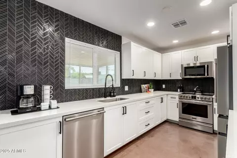 Kitchen - 4735 N 24th St, Phoenix, AZ 85016 photo 2 of 3